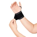 Stabilizator-nadgarstka-opaska-uciskowa-kompresyjna-MEK-bezowa-uniwersalna-4.webp